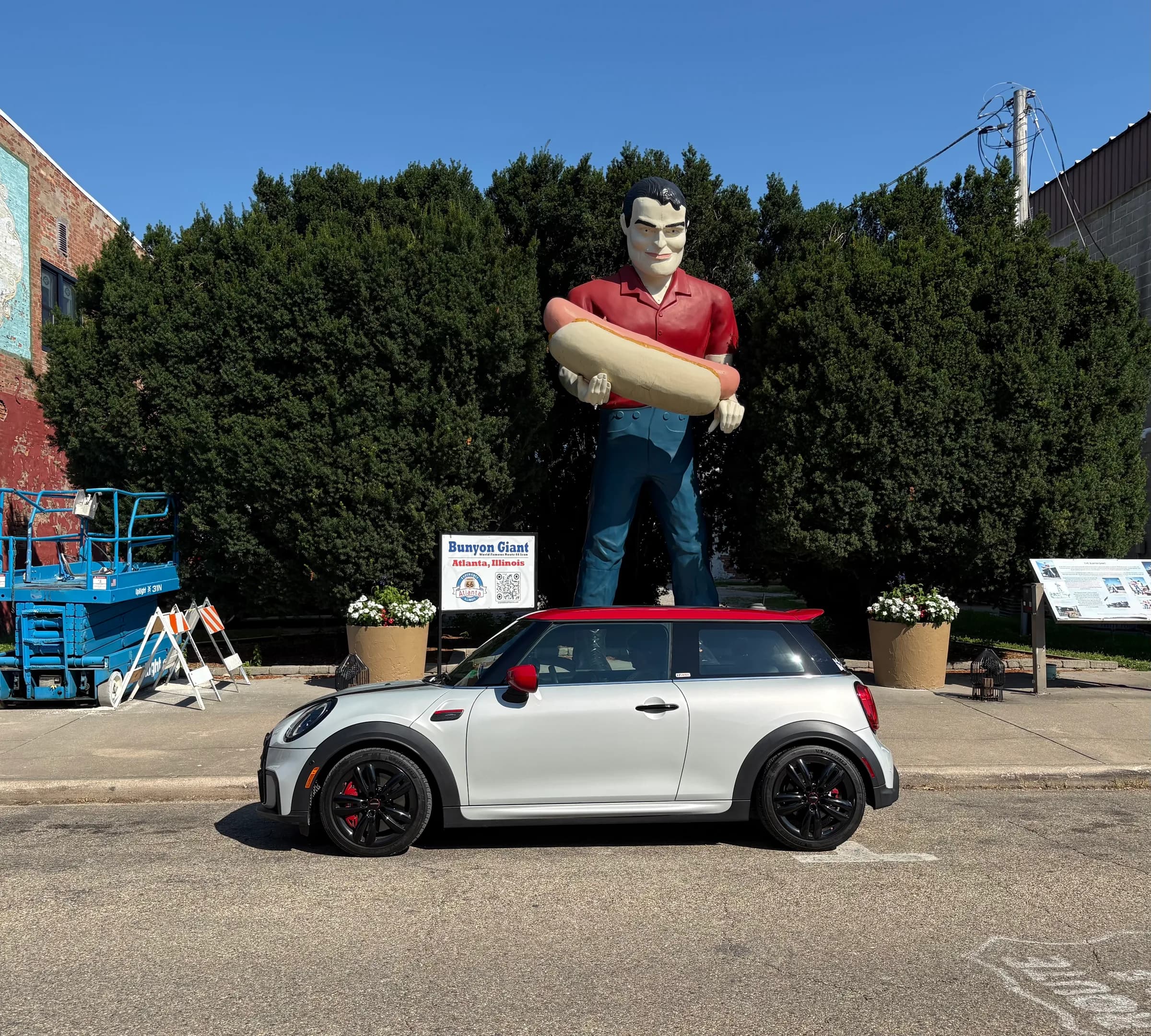Me with the hot dog Muffler Man in Atlanta, IL